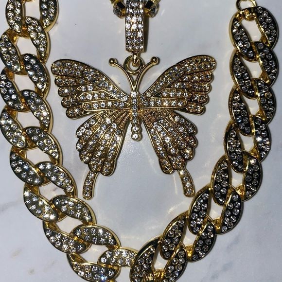 Gold Butterfly Necklace Set ❤️🦋 - Picture 7 of 9
